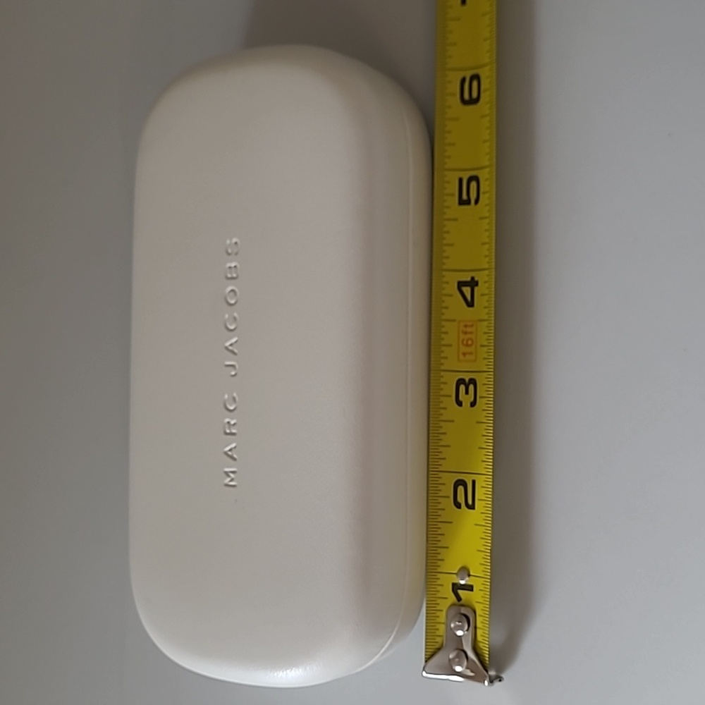 Marc Jacobs Case - Picture 10 of 12